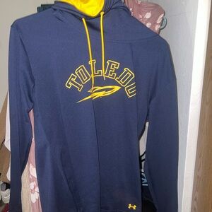 UT Women’s sweatshirts medium